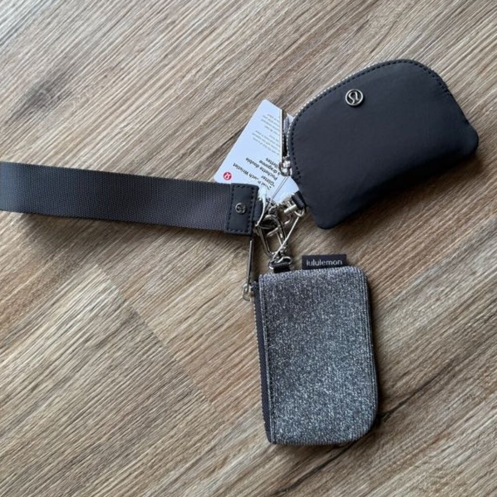Lululemon NWT Dual Pouch Wristlet Glitter in Gray Silver